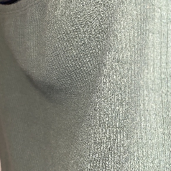 Hollister Small Light Olive Green Crop Top - Picture 8 of 9